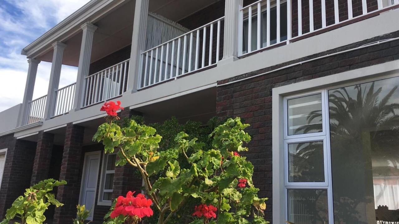 Sunset Beach Living Guesthouse 开普敦 外观 照片