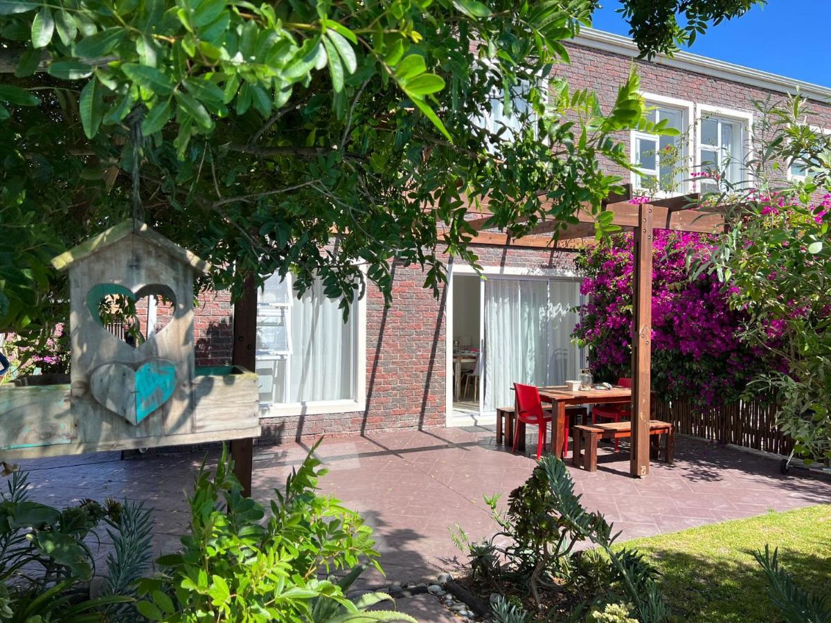 Sunset Beach Living Guesthouse 开普敦 外观 照片