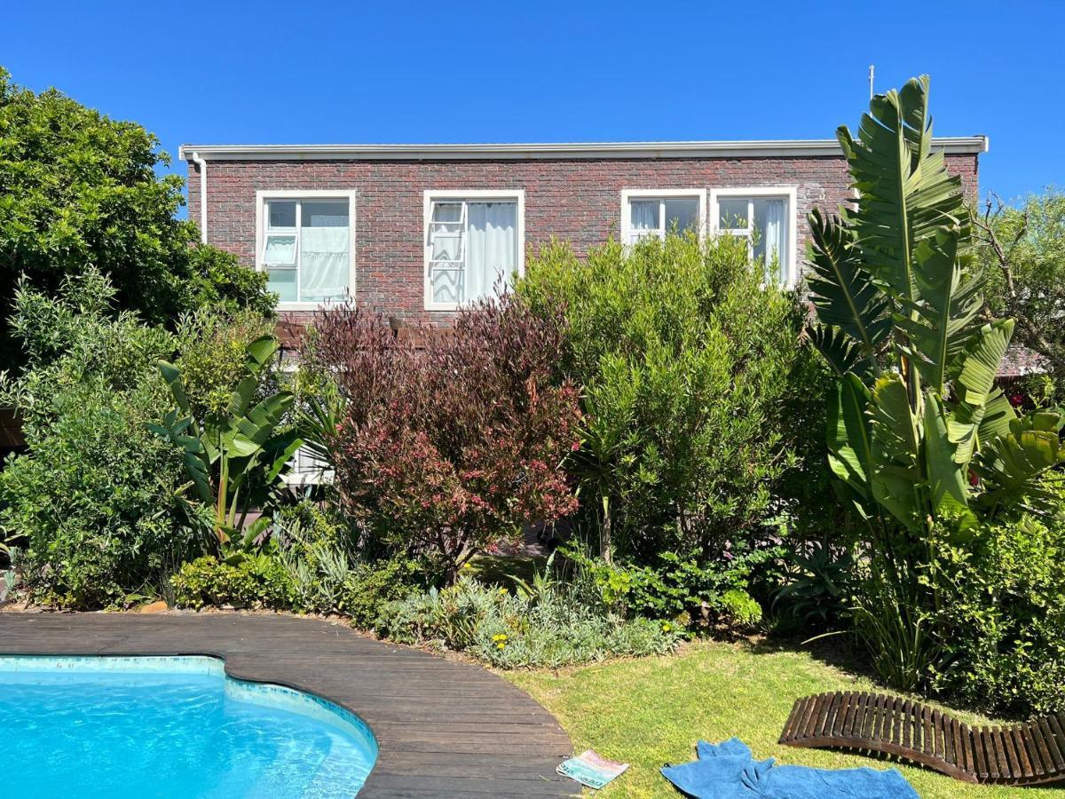 Sunset Beach Living Guesthouse 开普敦 外观 照片